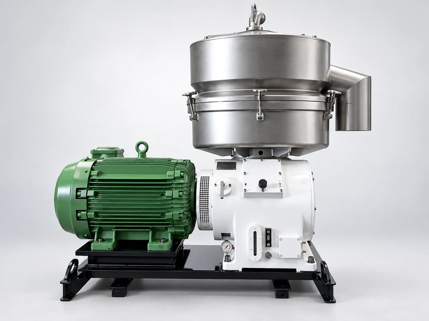 Centrífuga industrial com motor verde, em apresentação de estúdio
